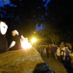 Am jüdischen Friedhof erinnern die Schauspieler an die Oerlinghauser Opfer des Holocausts.